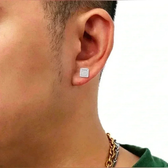 🏵️10  K Yellow and White Gold stud earrings with Moissanites stones 🏵️ - Picture 2 of 9